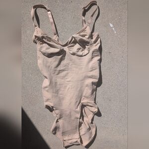 SKIMS Women's Cream One Piece Bodysuit Size Large NWOT